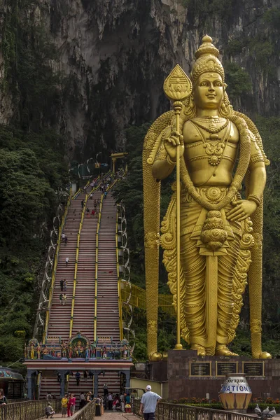 バツー洞窟の外側の主 Murugan の像。マレーシアのクアラルンプール — ストック写真