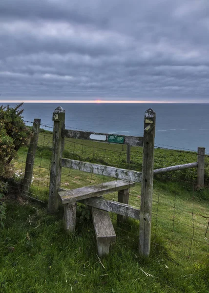 Walijski Coastal Path, na pochmurny wieczór — Zdjęcie stockowe