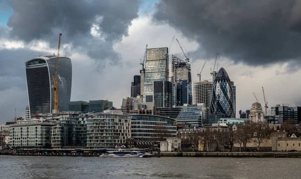 Skyline Cidade Londres Margem Sul Rio Tâmisa Dia Nublado Tempestuoso — Fotografia de Stock