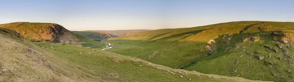 Panoramisch Uitzicht Spectaculaire Elan Valley Powys Midden Wales Schapen Grazen — Stockfoto