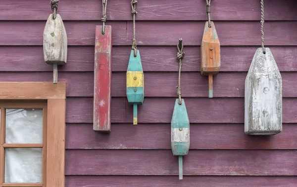 Closeup Flutuadores Coloridos Pendurados Fora Casa Pescador — Fotografia de Stock