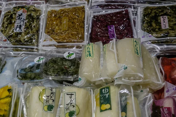 日本市場での販売のための様々な食品 — ストック写真