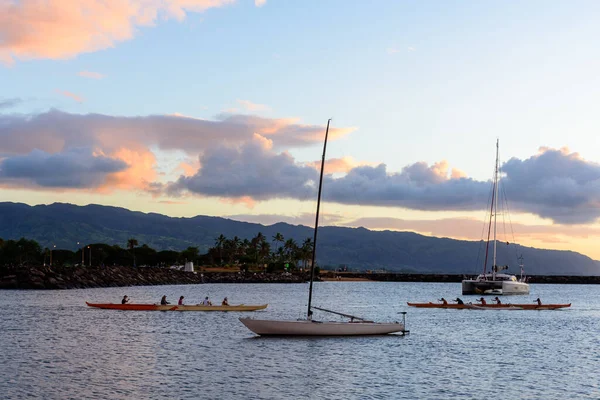 Hawaii Oahu Nun Kuzey Kıyısında Bulunan Doğal Bir Limanda Tekneler — Stok fotoğraf