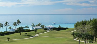 Okyanusa bakan Golf Pisti