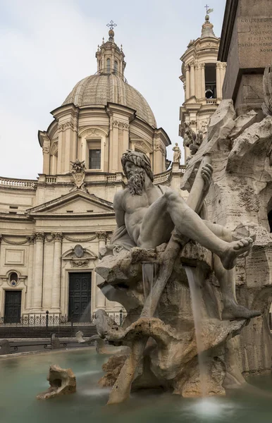 ベルニーニの4つの川の噴水彫刻 ナヴォーナ広場 ローマ イタリア — ストック写真