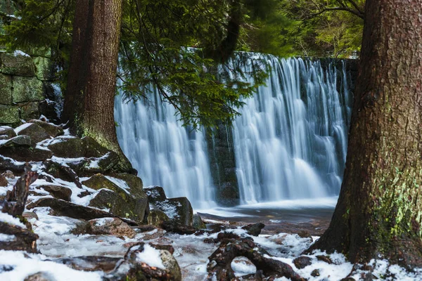 Wilder Wasserfall Mit Schönen Unschärfen Und Weich Fließendem Wasser Von — Stockfoto