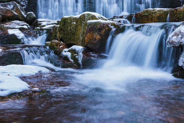 Wilder Wasserfall Mit Schönen Unschärfen Und Weich Fließendem Wasser Von — Stockfoto