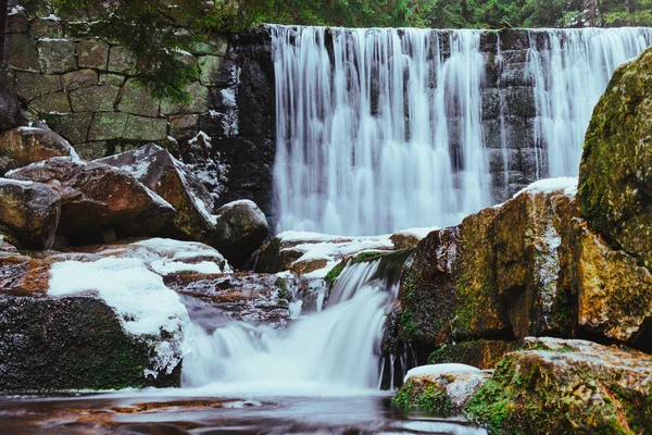 Wilder Wasserfall Mit Schönen Unschärfen Und Weich Fließendem Wasser Von — Stockfoto