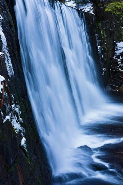 Cascada Salvaje Con Hermosa Desenfoque Agua Suave Fluyendo Por Nig — Foto de Stock