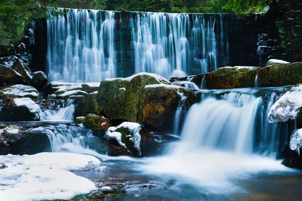 Wilder Wasserfall Mit Schönen Unschärfen Und Weich Fließendem Wasser Von — Stockfoto