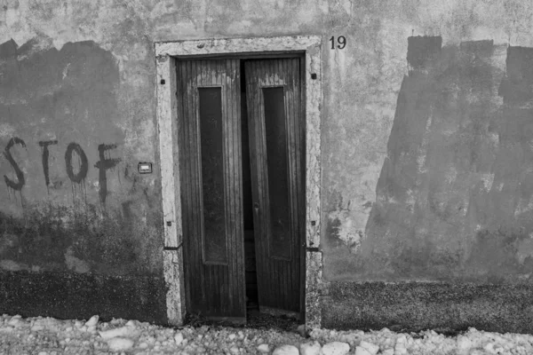 Door nineteen bnw — 스톡 사진