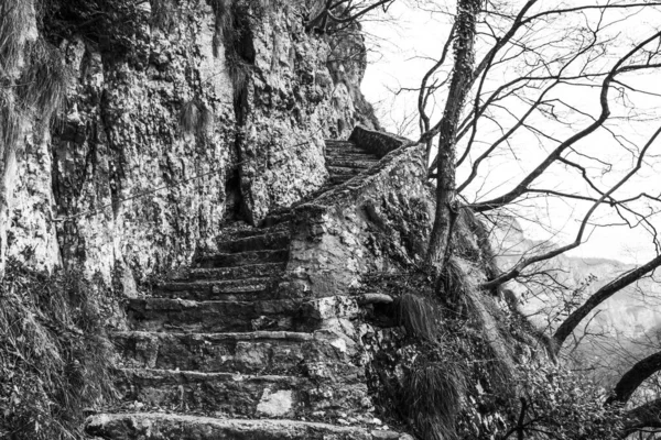 Escaleras en la roca — Foto de Stock