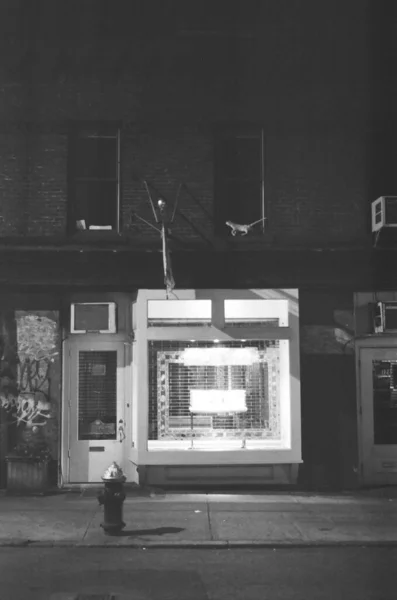Empty Illuminated Shop Window Soho Manhattan New York — Stock Photo, Image