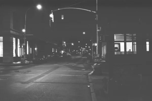 Leere Kreuzung Manhattan Der Nacht Mit Lichtern — Stockfoto