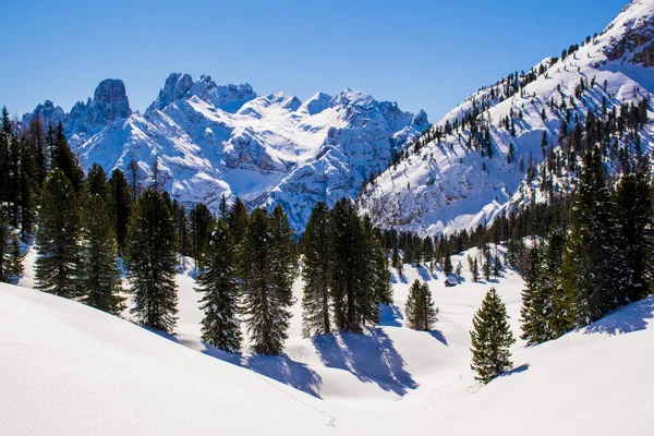 Schnee Zwischen Den Gipfeln Der Dolomiten Mit Blauem Himmel Und — Stockfoto