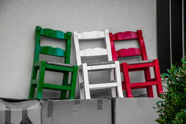 Talyan Bayrağını Oluşturan Yeşil Beyaz Kırmızı Sandalyeler — Stok fotoğraf