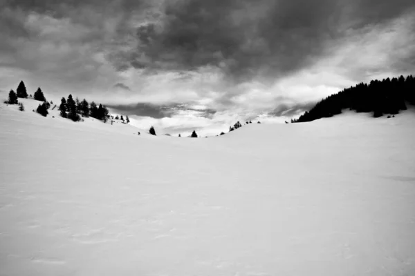 Nuvens Ameaçadoras Sela Porta Manazzo Perto Cima Larici Planalto Asiago — Fotografia de Stock