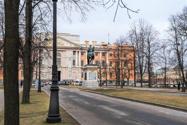 2020年1月 俄罗斯圣彼得堡 位于米吉洛夫斯基城堡的彼得大帝纪念碑 — 图库照片
