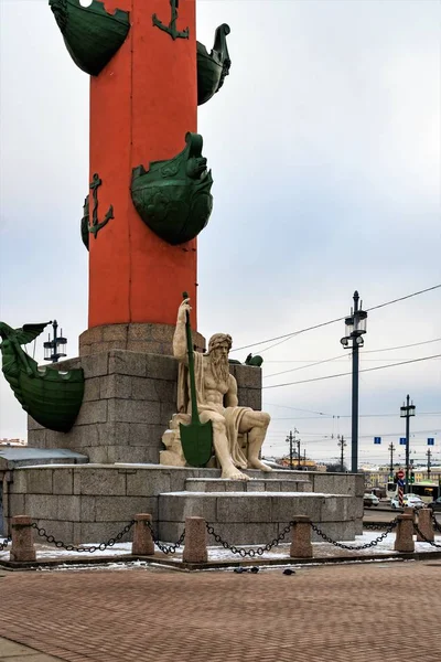 Petersburg Rosja Luty 2020 Marmurowy Posąg Neptuna Podnóża Kolumny Rostral — Zdjęcie stockowe