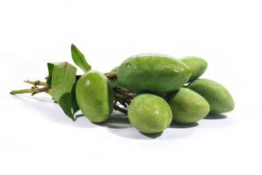 Tayland mangosu her sezon beyaz arka planda izole edilir. (Kırpma Yolu ile).