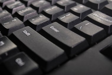 Klavyedeki siyah klavye tuşuna bas, gir, kaydır düğmesine bas.