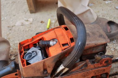 Bujiler ve hava girişi, motor kaydedicileri.