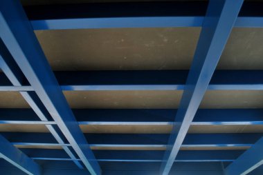 Çelik çerçeve zemin. Çelik çatı iskeleti paslanmaz..