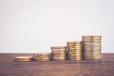 Madeni para yığınları, para büyüme Fonu tasarruf artırın.