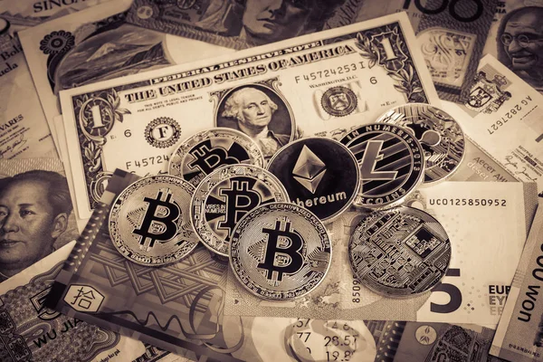 Cryptocurrency, bitcoins üzerinde yabancı para, Sepya vintage. — Stok fotoğraf