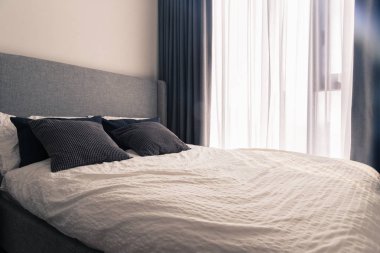 Kral boy yatak dar yatak, gün ışığından yararlanma.