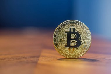 Cryptocurrency elektronik işaretiyle Bitcoin arka plan kopya girintili