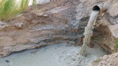 Su kirliliği atık su tedavisine gider.