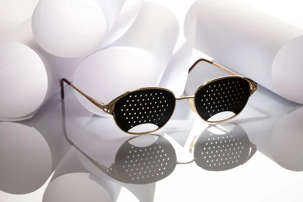 Óculos Corretivos Para Pessoas Com Astigmatismo Óculos Fundo Branco Imagens Royalty-Free