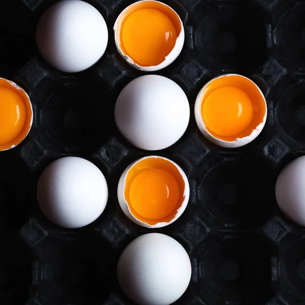 Зламані Курячі Яйця Чорному Тлі — стокове фото