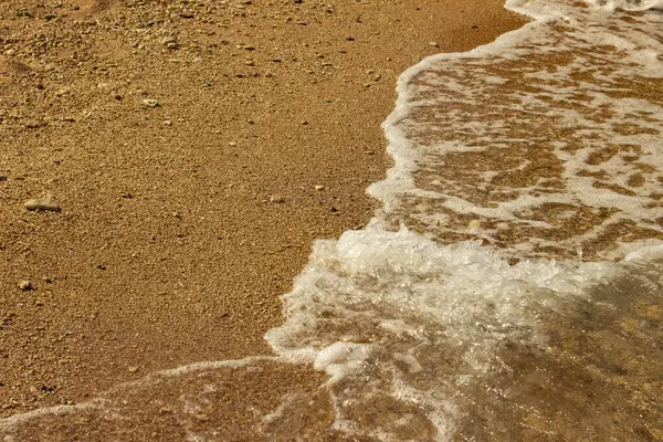 Fundo Verão Areia Quente Com Mar Oceano Bolhas Onda Com — Fotografia de Stock