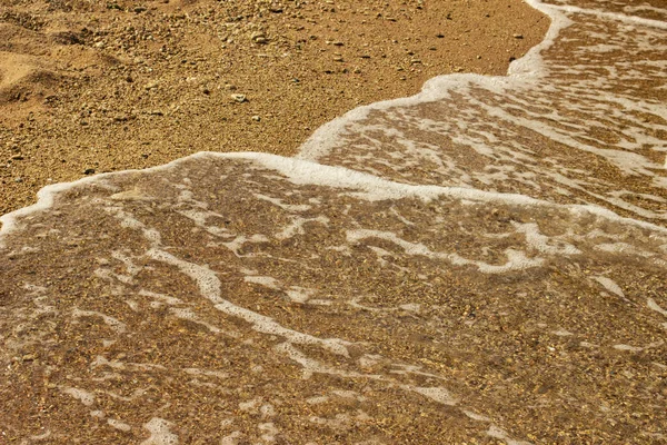 Fundo Verão Areia Quente Com Mar Oceano Bolhas Onda Com — Fotografia de Stock