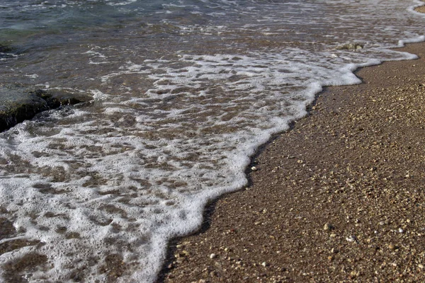 Fundo Verão Areia Quente Com Mar Oceano Bolhas Onda Com — Fotografia de Stock