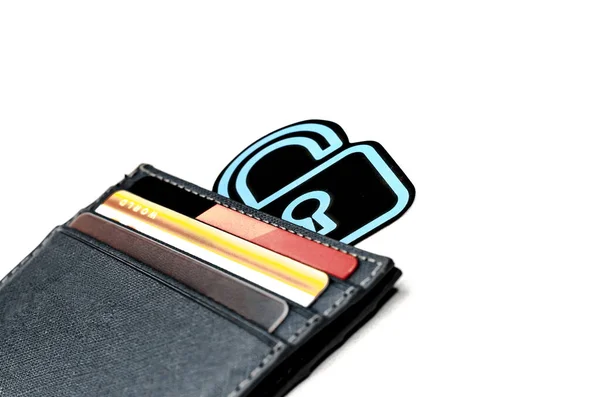 Läderkortsinnehavare Med Kreditkort Vit Bakgrund Förbud Mot Köp Nätet Kreditkortslås — Stockfoto