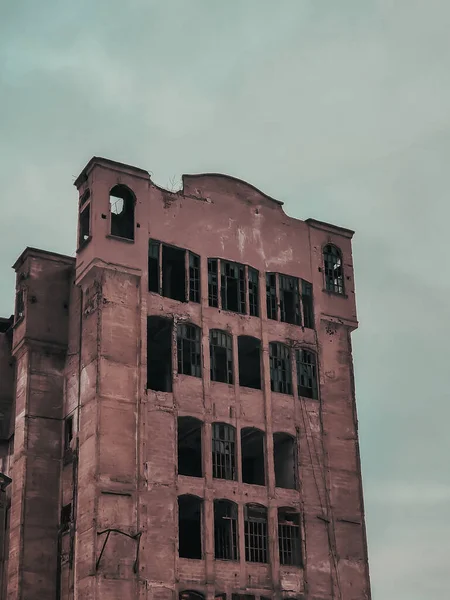 Antigo Edifício Abandonado Com Vidros Partidos Elevador Antigo — Fotografia de Stock