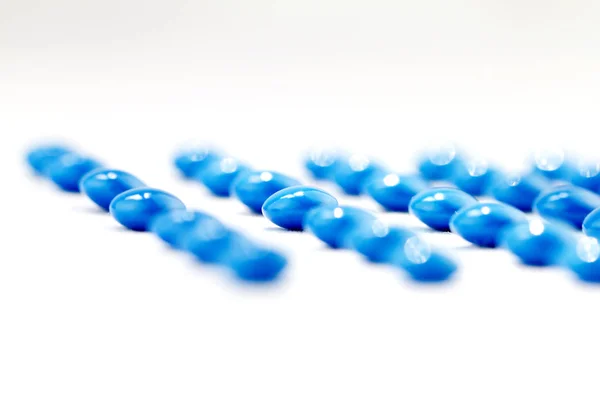 Bir grup küçük mavi yuvarlak briketler