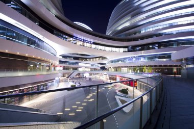 Chaoyang, Pekin ticari merkez binada Soho gece görünümü