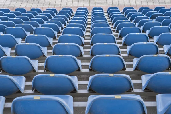 Die Sitzplätze Stadion Sind Hintergrund Zuschauertribünen Stuhlreihen Einem Freiluftstadion Zuschauerplätze — Stockfoto