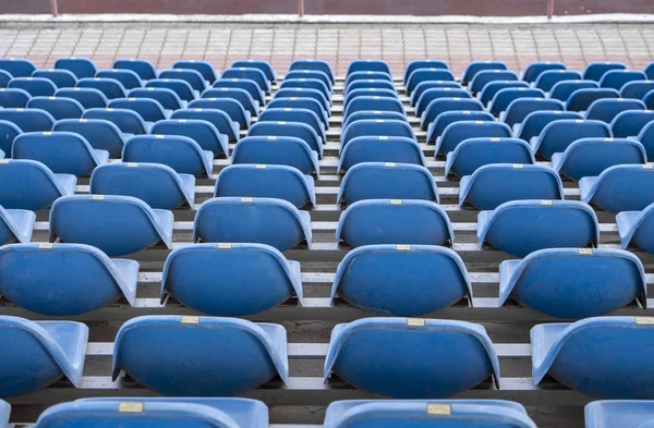 Die Sitzplätze Stadion Sind Hintergrund Zuschauertribünen Stuhlreihen Einem Freiluftstadion Zuschauerplätze — Stockfoto