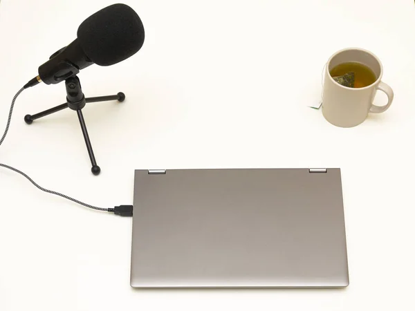 Simply equipment for a podcast and a cup of tea — Stock Photo, Image