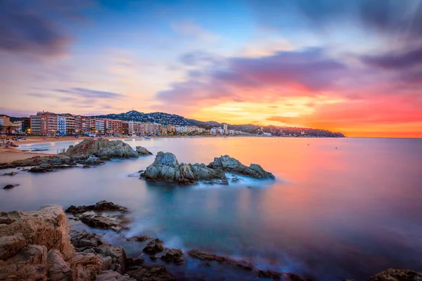 Nascer do sol sobre Lloret de mar, Espanha, Costa brava — Fotografia de Stock