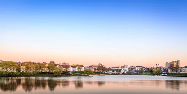 Ρωσικά Минск συνοικία από riverside — Φωτογραφία Αρχείου