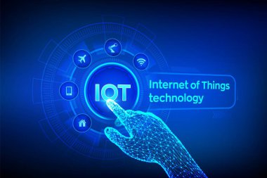 Çok. Sanal ekranda Nesnelerin İnterneti teknolojisi konsepti. Kablosuz iletişim ağı. Akıllı sistem otomasyonu. Robotik el dijital arayüze dokunuyor. Vektör çizimi.