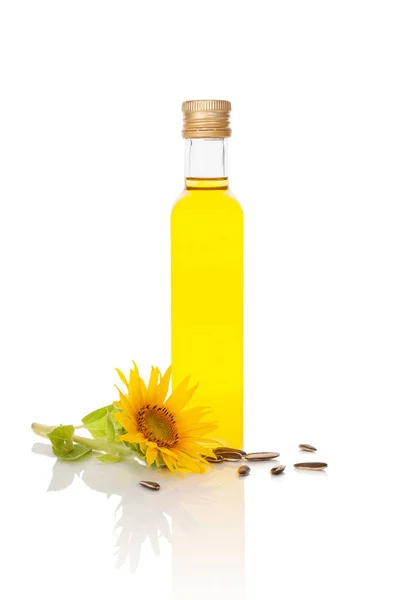 Aceite de girasol sobre blanco . — Foto de Stock