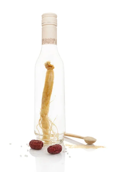 Ginseng alcohol and medicinal herbs. — Stock Photo, Image