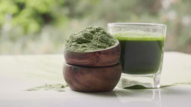 Barleygrass yeşil suyu.
